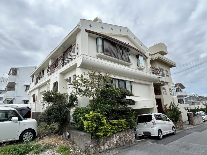 5LDK Family Home with Garden in Naha's Kinjo District - Image 1