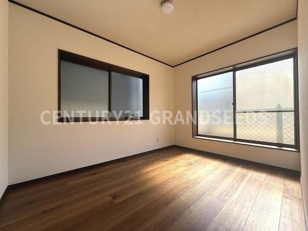 Renovated 3LDK Detached House for Sale in Takatsuki, Osaka - Thumbnail 4