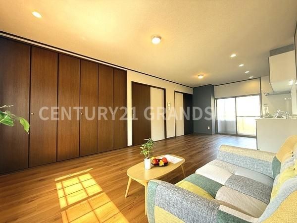 Renovated 3LDK Detached House for Sale in Takatsuki, Osaka - Thumbnail 2
