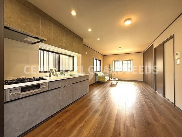 Renovated 3LDK Detached House for Sale in Takatsuki, Osaka - Thumbnail 3