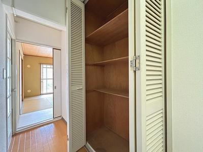 3LDK Apartment in Shimamoto - Spacious Layout Near JR Station — Image 1, Shimamoto, Osaka