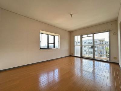 3LDK Apartment in Shimamoto - Spacious Layout Near JR Station — Image 4, Shimamoto, Osaka