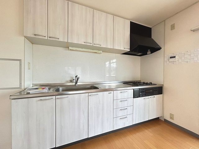 3LDK Apartment in Shimamoto - Spacious Layout Near JR Station - Thumbnail 2