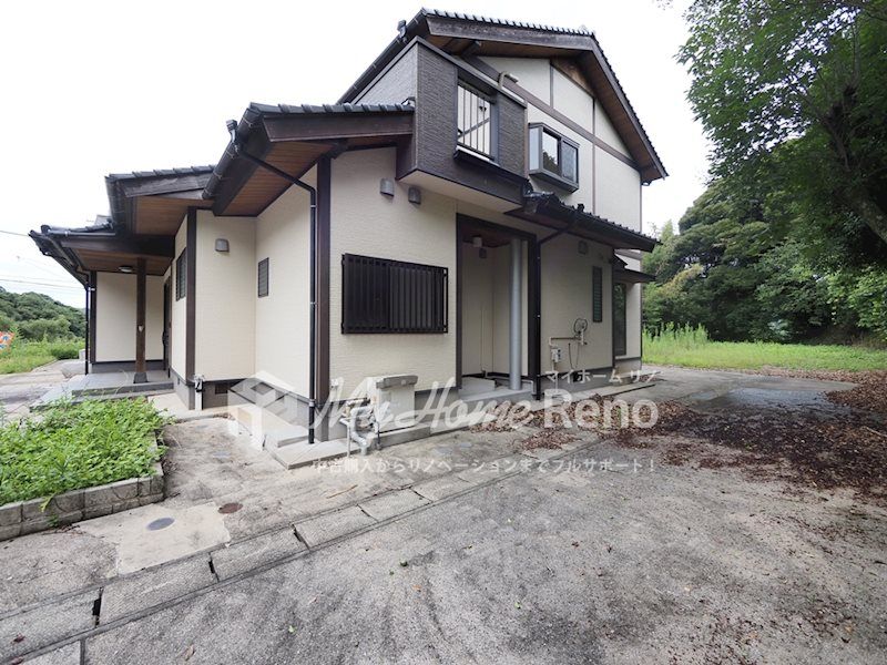 8SLDK Family Home in Karatsu with 1310sqm Land - Image 1