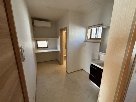3LDK Tama Home with Solar Panels in Okayama's Naka Ward - Thumbnail 3