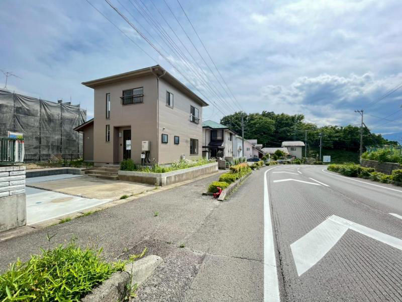 Renovated 4LDK house in Fukushima with large garden - Thumbnail 3