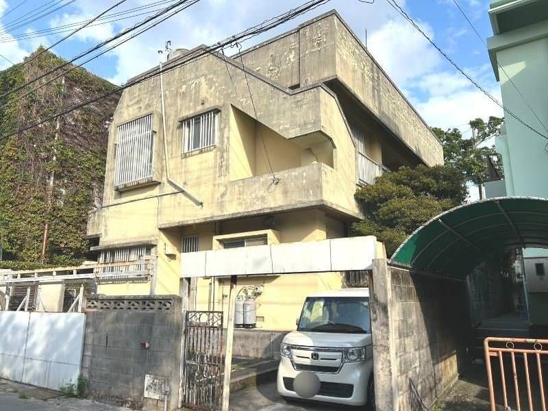 6LDK House for Sale in Naha's Furujima, Near Monorail - Image 1
