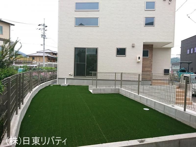 Modern 3LDK House in Kumano, Hiroshima with Walk-in Closets - Thumbnail 2