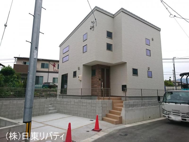 Modern 3LDK House in Kumano, Hiroshima with Walk-in Closets - Thumbnail 4