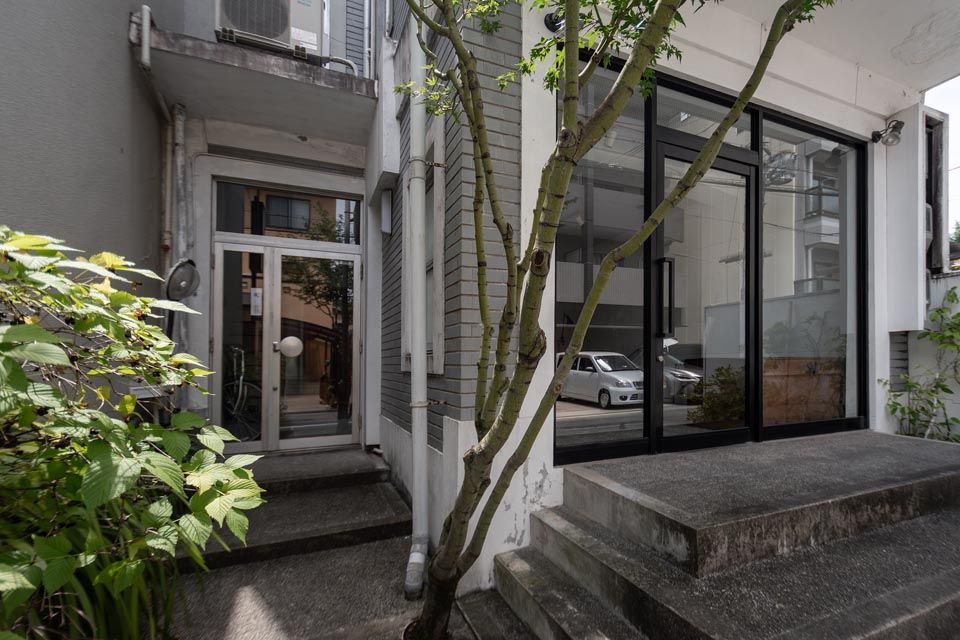 Gosho Higashi Atelier for Sale in Kyoto's Historic Center - Thumbnail 4