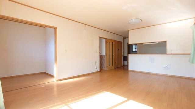 3SLDK House in Yokkaichi with 2025 Renovation and 3 Car Parks - Thumbnail 3