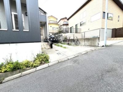 4LDK House in Kashiwa with Solar Panels and 2 Parking Spaces — Image 1, Kashiwa, Chiba