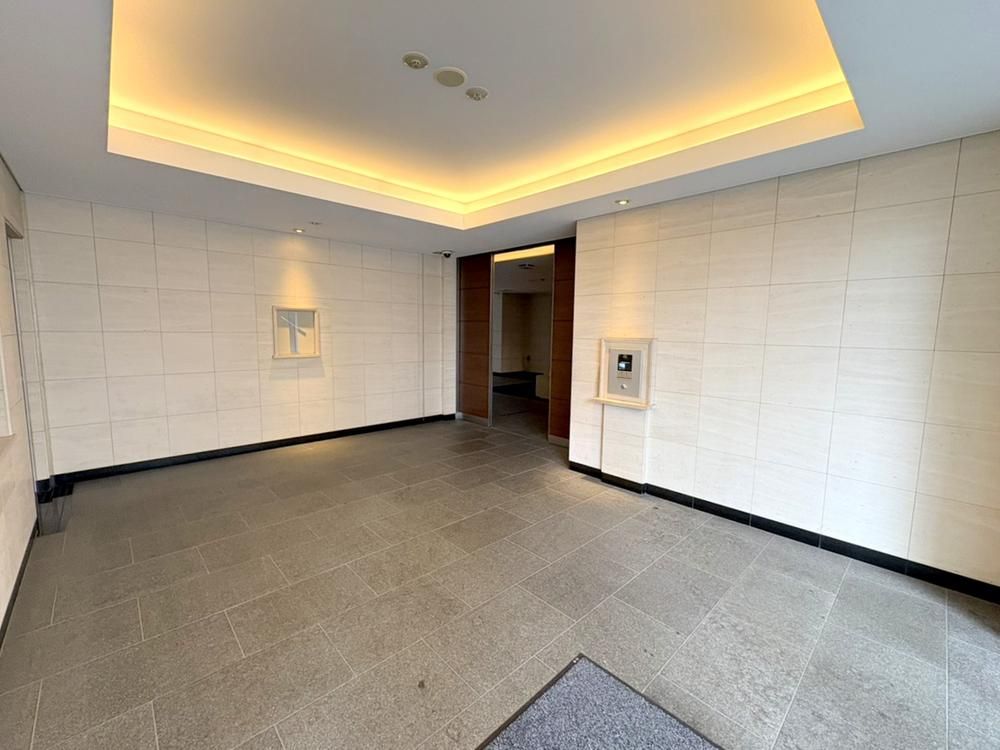 3LDK Apartment for Sale in Koto City, Tokyo - 70.47 sqm - Thumbnail 2