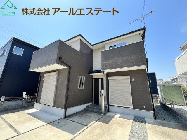 4LDK House in Himeji with 3 Car Parking and Renovation Support - Thumbnail 2