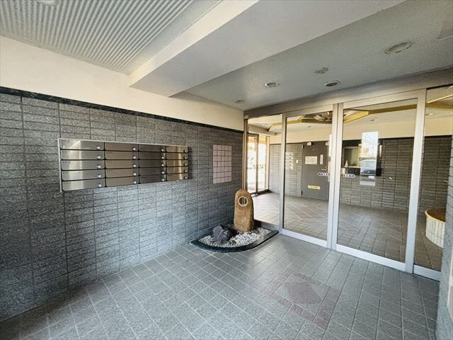 4LDK Apartment with Roof Balcony for Sale in Ichinomiya, Aichi - Image 1