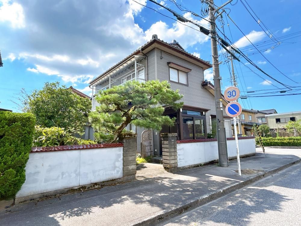 Renovated 4LDK Corner Lot House in Takaoka, Toyama - Thumbnail 3