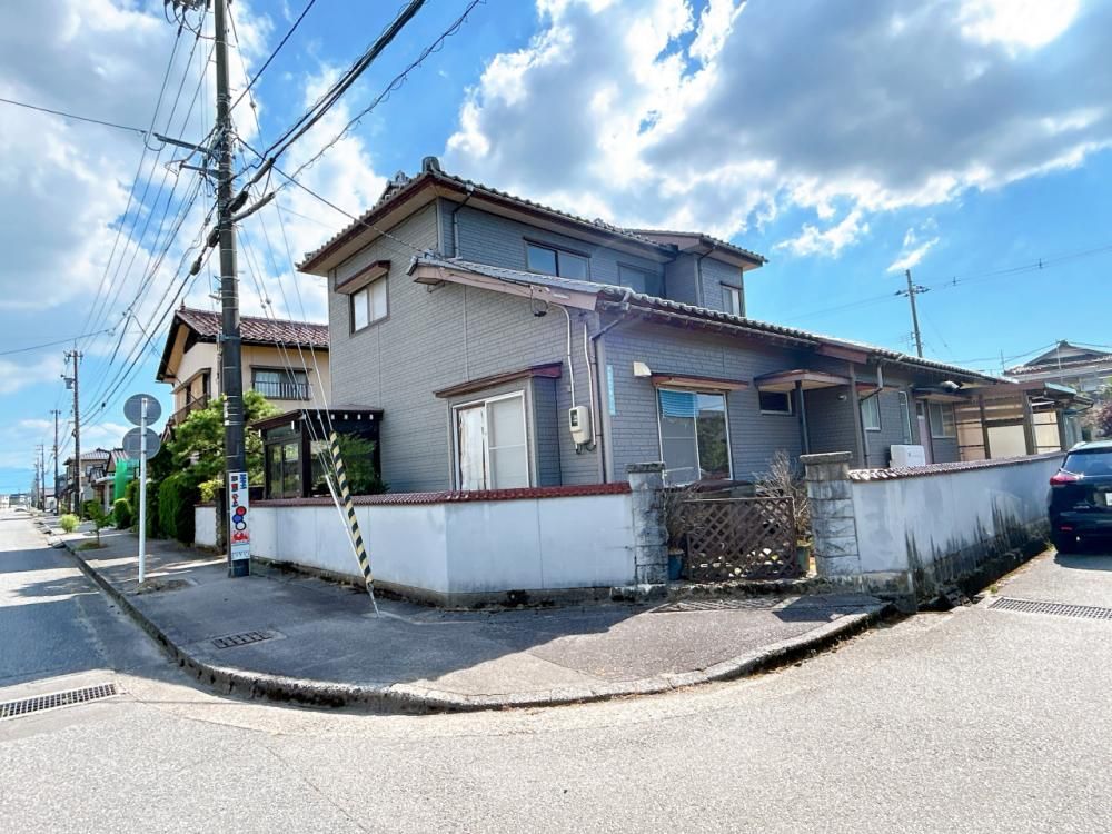 Renovated 4LDK Corner Lot House in Takaoka, Toyama - Thumbnail 2