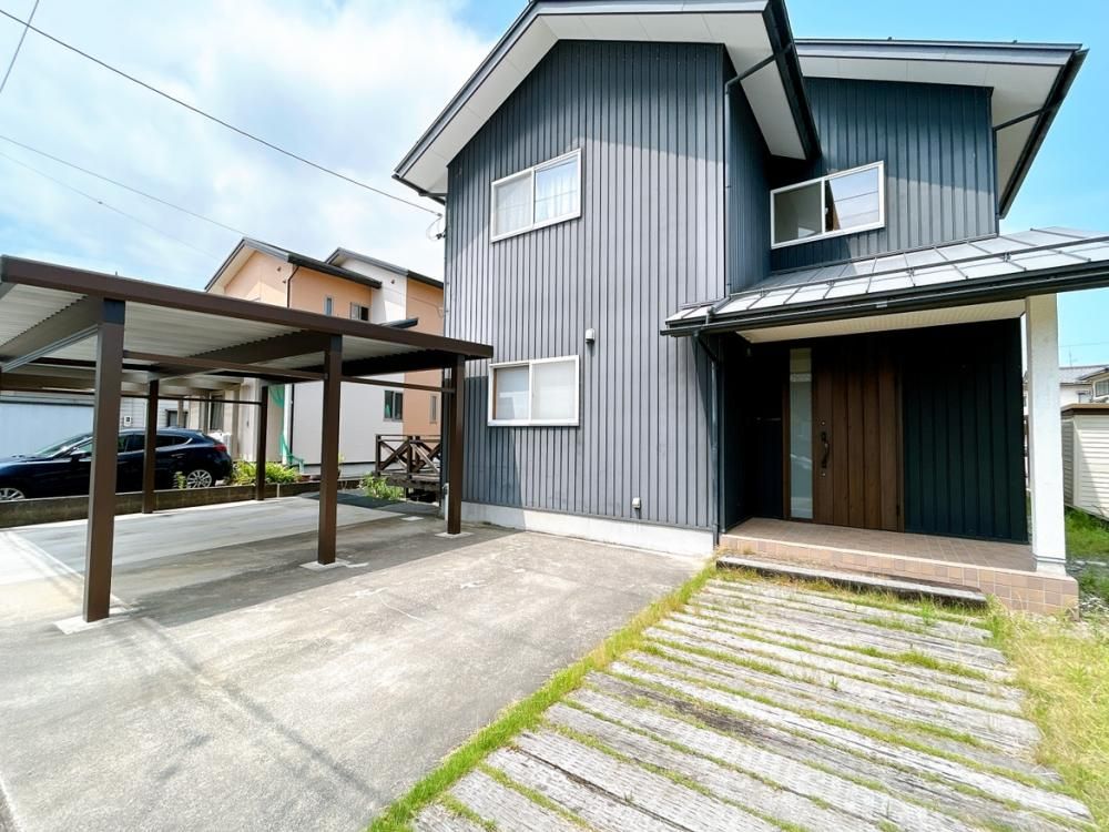 4LDK House in Toyama with Renovations and 4 Car Parking - Thumbnail 3