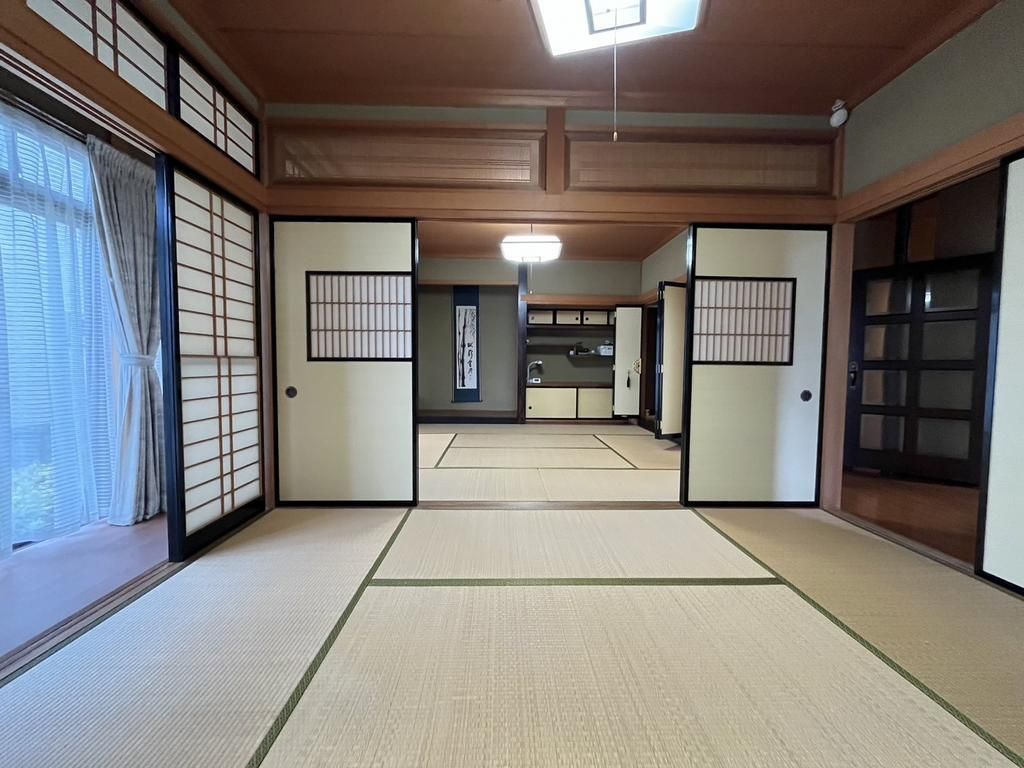 7LDK Corner Lot House with Recent Renovations in Toyama City - Thumbnail 3