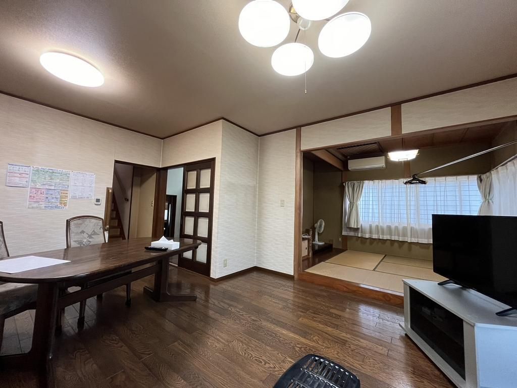 7LDK Corner Lot House with Recent Renovations in Toyama City - Thumbnail 4