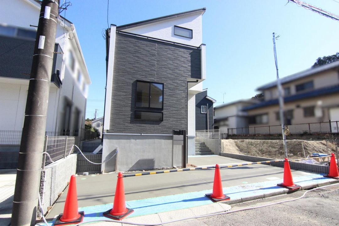 New 3LDK House in Zushi with Loft & High Performance Specs - Thumbnail 4