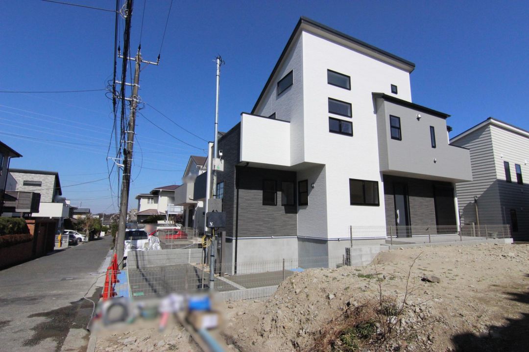 New 3LDK House in Zushi with Loft & High Performance Specs - Thumbnail 2