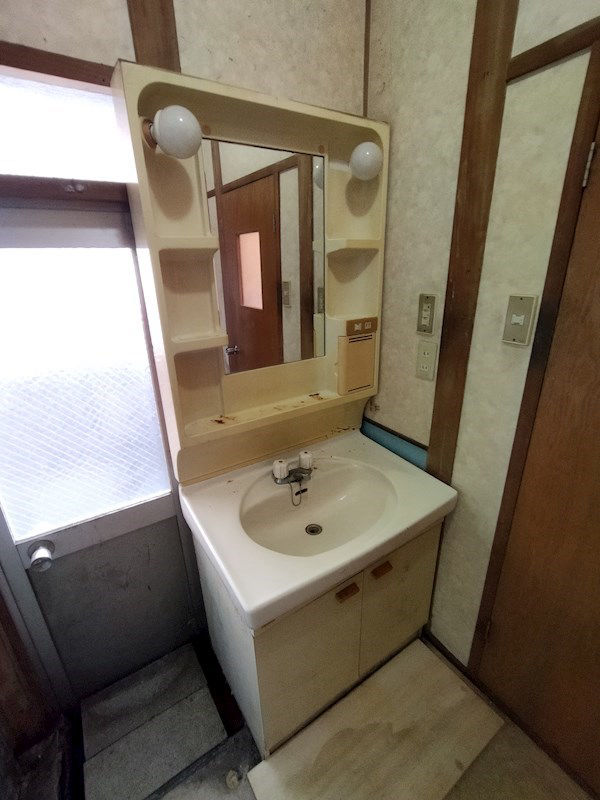 5DK House in Kitakyushu with Ample Storage Near Kokura Station - Thumbnail 2