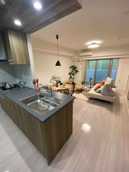 New 3LDK Condo in Chatan Okinawa with Balcony and Parking - Image 3