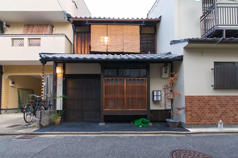 Renovated Kyoto Machiya Guesthouse for Sale Near Nijo Station - Thumbnail 2