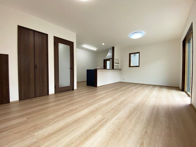 Modern 3LDK House in Miyazaki City with 2 Parking Spaces - Thumbnail 4