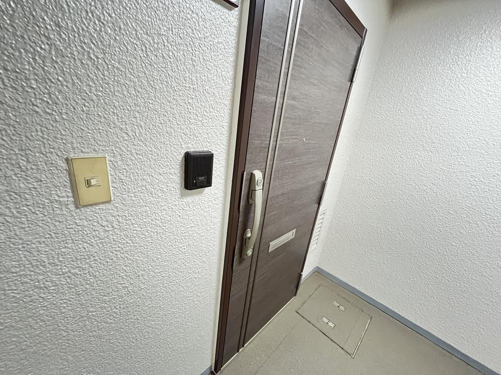 Renovated 2DK Apartment Near New Hachibori Station - Thumbnail 2