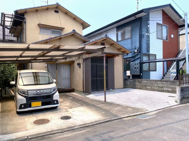 4DK House in Matsuyama with 3 Parking Spaces - 20000000 JPY - Thumbnail 2