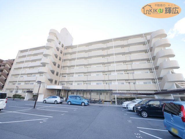 4LDK Top-Floor Corner Apartment for Sale near Higashi-Himeji Station - Main Image