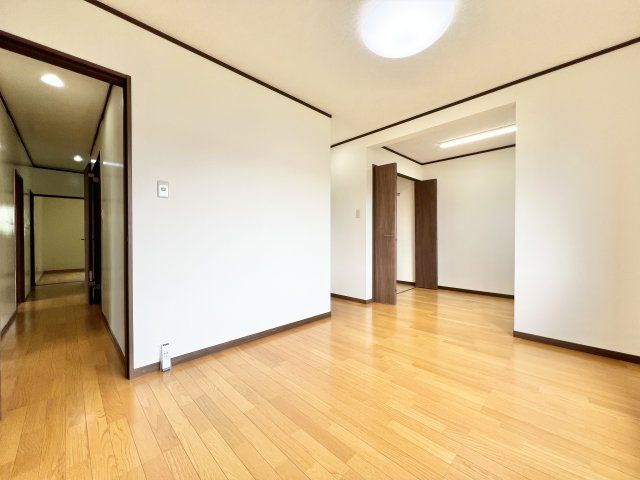 7LDK Family Home in Hamamatsu with Dual Bathrooms - Thumbnail 4