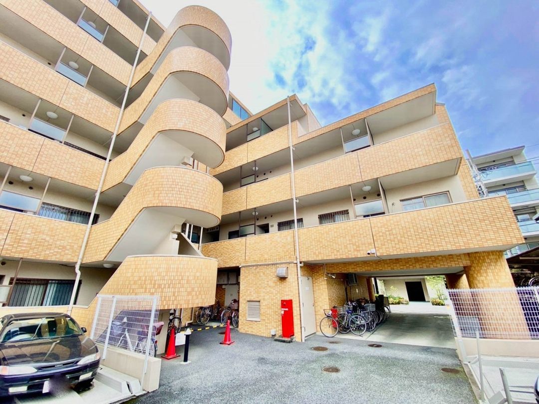 Dia Palace Musashi-Urawa 3LDK Apartment for Sale in Saitama - Image 1