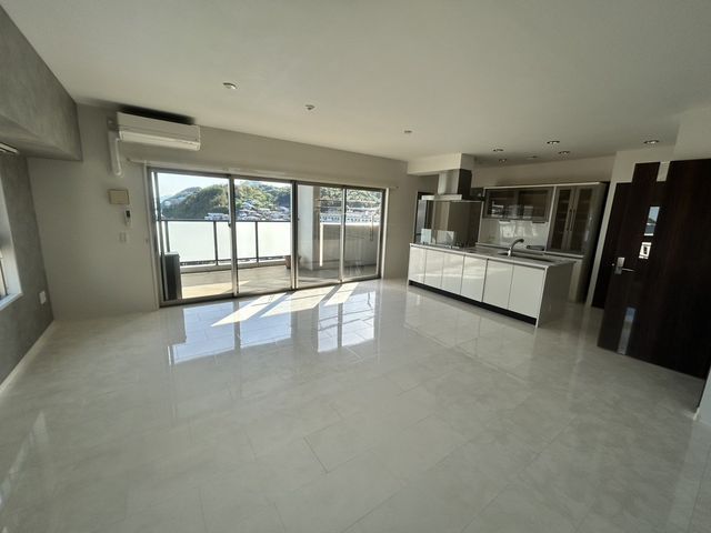 3LDK Apartment for Sale in Shimonoseki, Yamaguchi with Ocean Views - Thumbnail 2