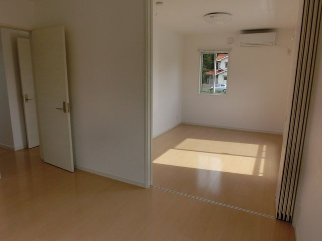 3LDK House in Onomichi with Mountain and Sea Views - Thumbnail 4