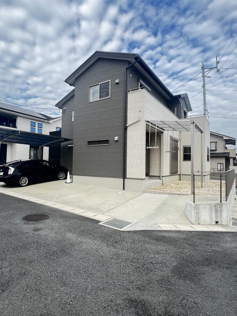4LDK Modern House in Kumamoto's Kita Ward with Solar Panels - Thumbnail 2