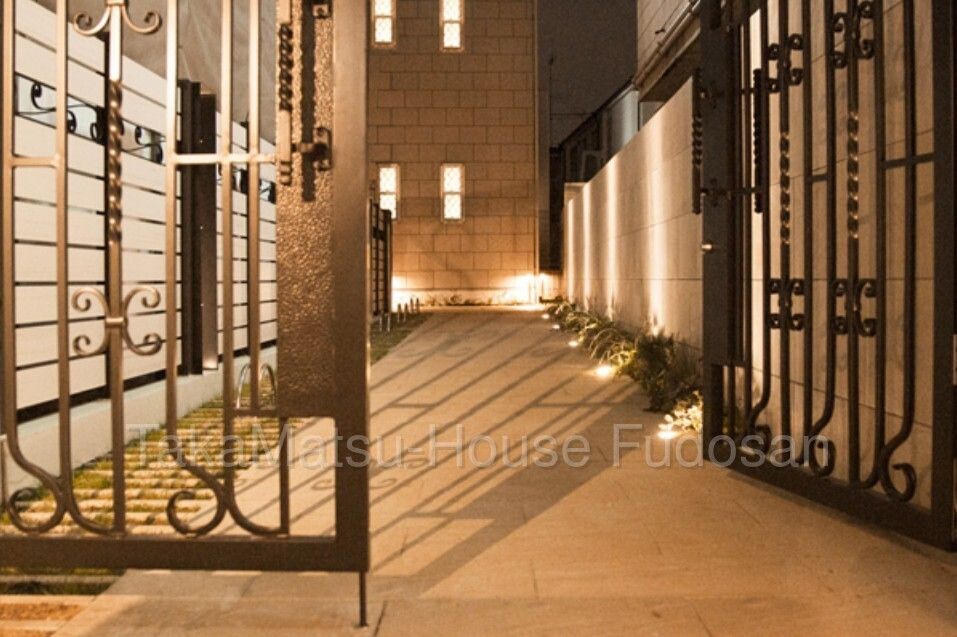 3LDK Townhouse for Sale in Sakurashimmachi, Setagaya - Thumbnail 2