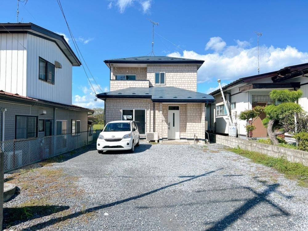 Renovated 3LK House in Hachinohe with 4 Car Parks - Thumbnail 2