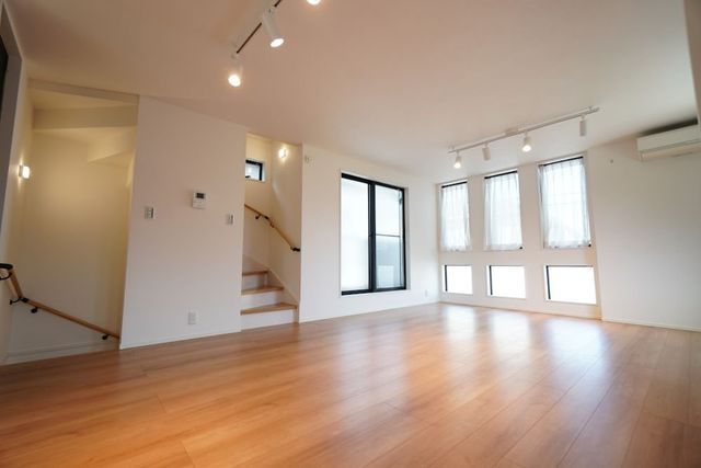3SLDK House for Sale in Setagaya, Tokyo - 99 sqm - Thumbnail 2