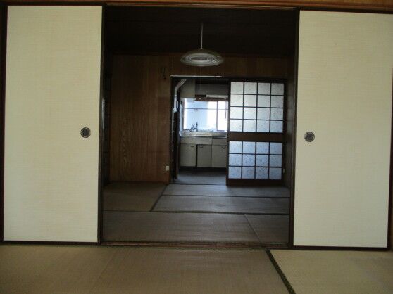 1958 8K Wooden House for Renovation in Taku City, Saga - Thumbnail 2