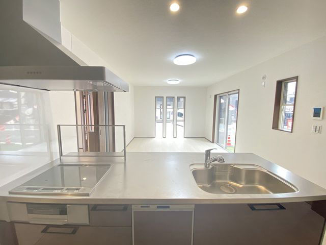 4LDK House in Matsuyama with Earthquake-Resistant Design - Thumbnail 2