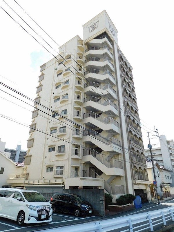 Refurbished 3LDK Apartment in Kitakyushu - Presidential Toitsu - Thumbnail 2
