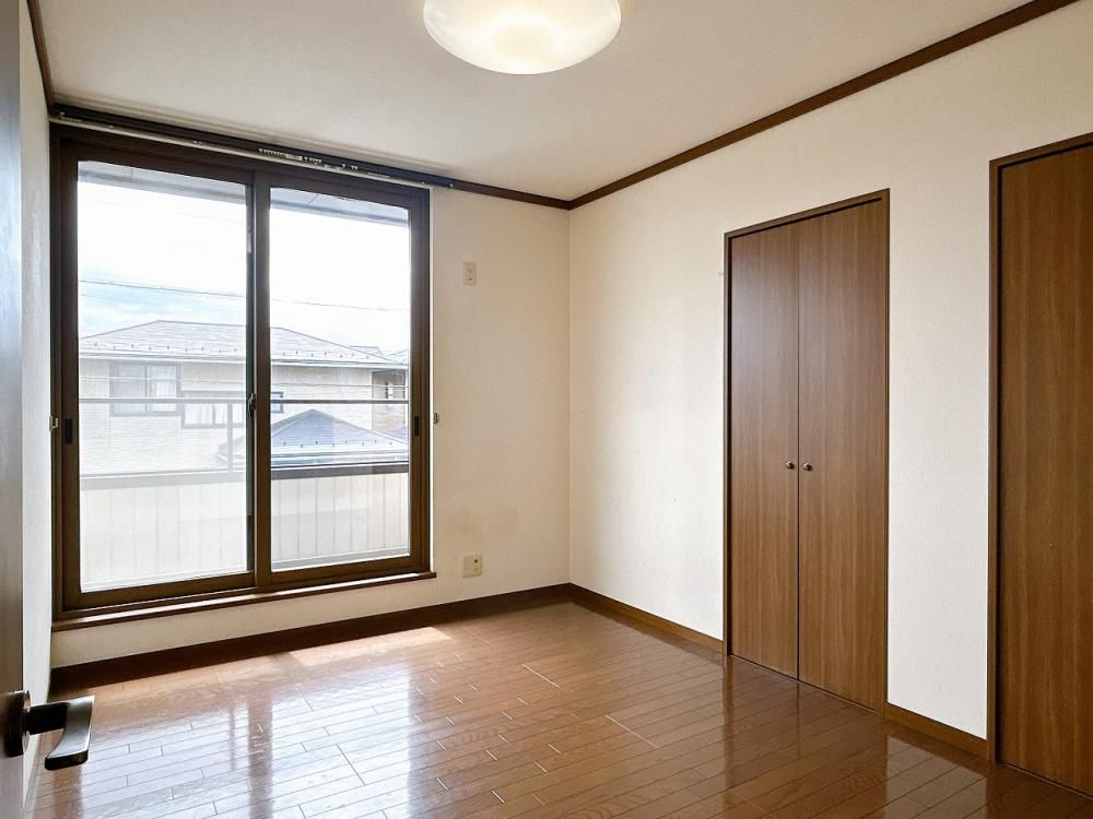 Renovated 4SLDK House in Ogaki with Modern Kitchen & Carport - Thumbnail 3