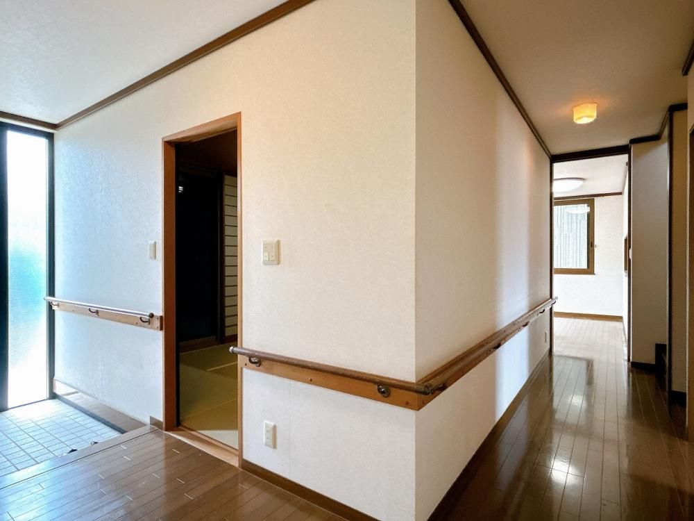 Renovated 4SLDK House in Ogaki with Modern Kitchen & Carport - Thumbnail 4
