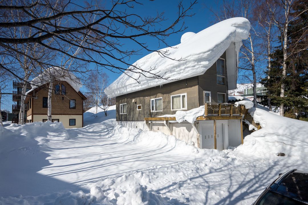 5-Bedroom House in Central Niseko Hirafu for Sale - Thumbnail 2