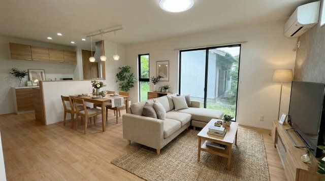 New 5LDK House for Sale in Oita City with Solar Power - Thumbnail 4