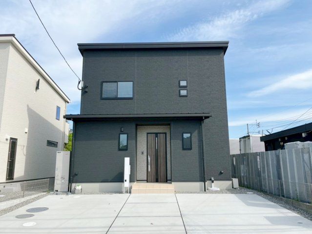 New 5LDK House for Sale in Oita City with Solar Power - Thumbnail 2