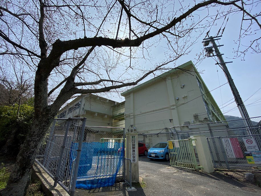 6DK House in Kitakyushu with Kanmon Strait Views - Thumbnail 4